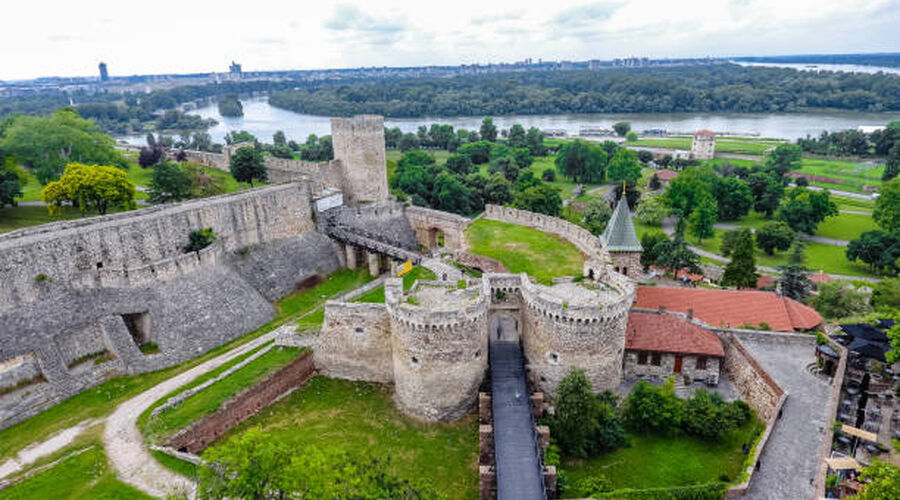 UÇAKLI VİZESİZ BELGRAD NOEL PAZARLARI TURU