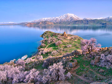 UÇAKLI BUTİK VAN HAVZASI TURU